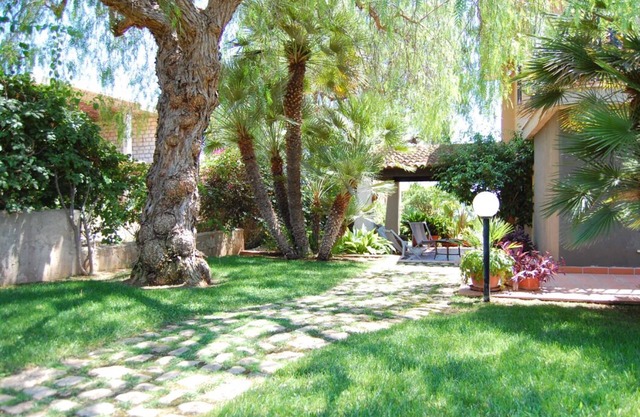 Villa a few meters from the sea - CIR: 19088009C223120 CIN: IT088009C2ZLVAKRMU
