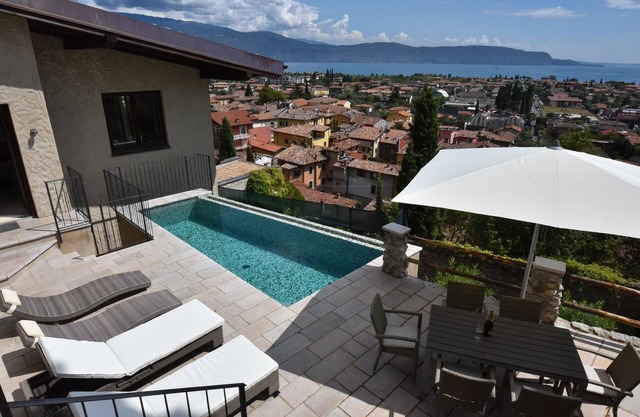 Villa above the roofs of Maderno with pool, sauna and sensational views !