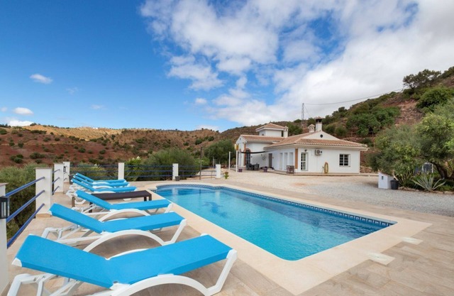 Villa Almogia - Three Bedroom Villa, Sleeps 6