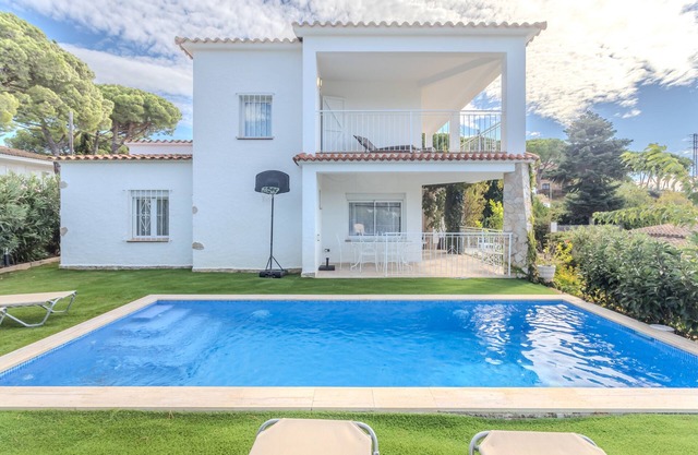 Villa 'Anna' with Sea View, Wi-Fi and Air Conditioning