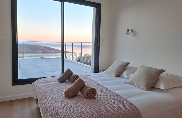 Villa Avec Piscine Intérieure et vue mer Sauvage