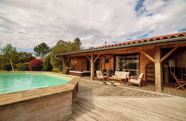 Villa Avec Piscine et Jaccuzzi. Idéal Pour les Familles Avec Enfants !