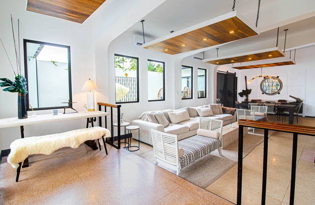 Villa Azure Ocean Suites