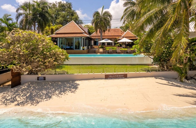 Villa Bacaya l Beachfront 3BR Luxury Villa