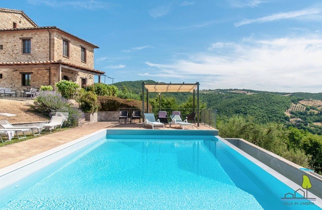 Villa Badia, spacious villa with private infinity pool