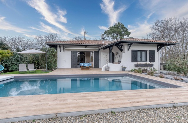 Villa Bassin D'Arcachon for 8 People with Pool – Rated 4 Stars