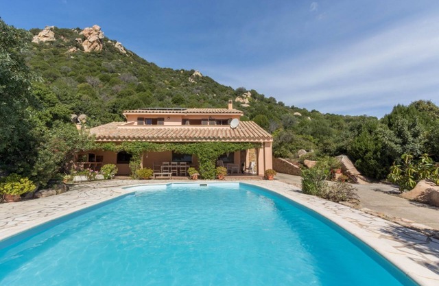 VILLA BELLAVISTA with private pool and sea view, a few km from Villasimius