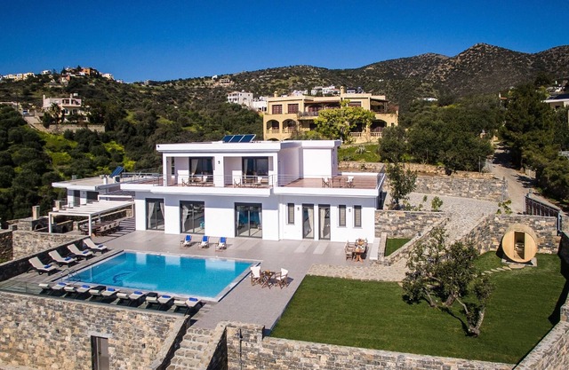 Villa Bellelen with a private heated pool