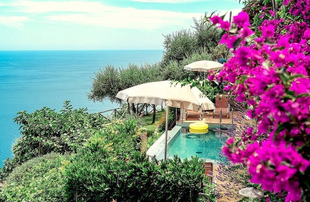 Villa Bernardetta Grande: A bright and elegant three-story villa which faces the sun and the sea, with Free WI-FI.