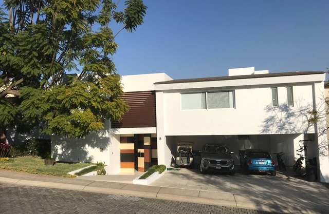 VILLA BLANCA WITH PRIVATE POOL NEAR GOLF COURT