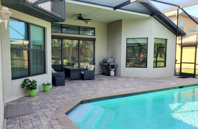 VILLA BONITA 4BR 3.5BA LUXURY GATED POOL HOME CLOSE TO BEACHES !