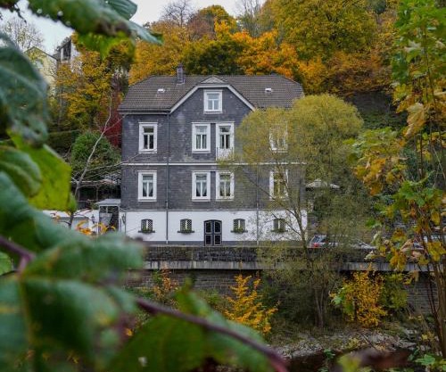 Villa Burgau, C&H