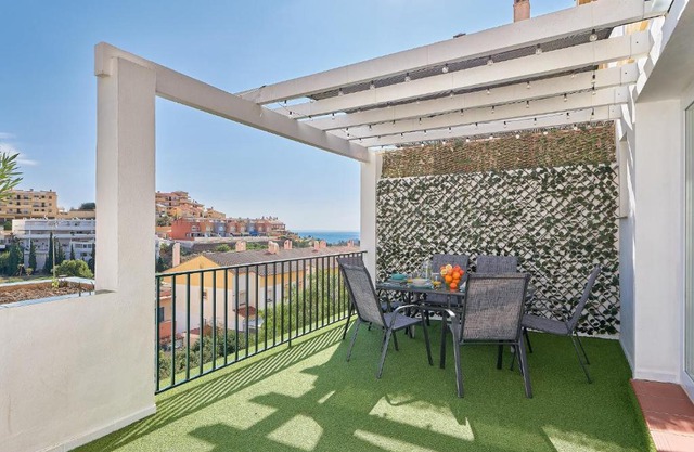 VILLA by the beach. Pool, Priv Parking and Golf