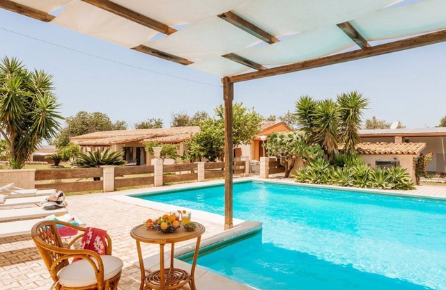 Villa Camerina - Six Bedroom Villa, Sleeps 10
