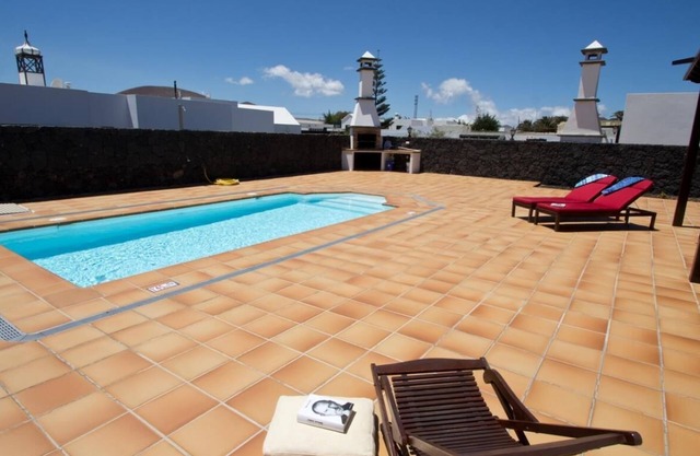 Villa Campesina with Private Pool Tomaren