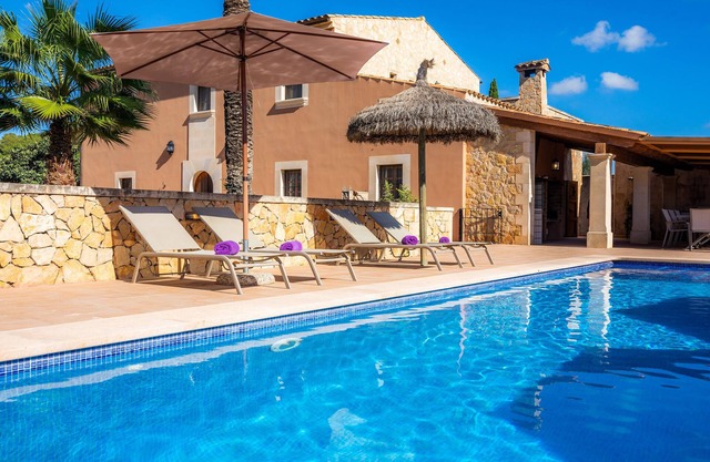 Villa "Cas Cuni" with Pool, Terrace & Wi-Fi