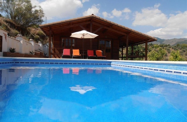 Villa Casa de Madera with Pool, Wi-Fi, A/C, Terrace & Garden