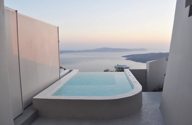 Villa Cave/heated plunge pool, caldera view