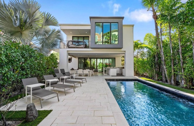 Villa Celine- LAS OLAS Waterfront house with heated pool
