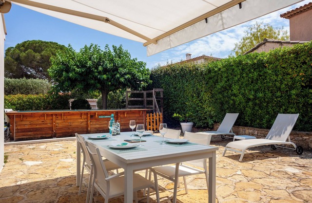 Villa 'Chez Tao' with Pool, Garden, Terrace & Wi-Fi