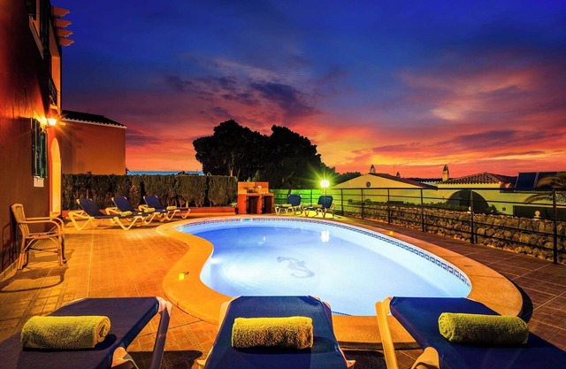 Villa Clara - high quality villa with pool, Wi-Fi, & A/C in Cala Galdana