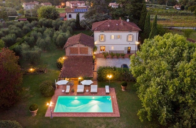 VILLA CLARA Luxury 5 bedrooms Lakefront Farmhouse Villa with Private Pool on the Lucca Hills