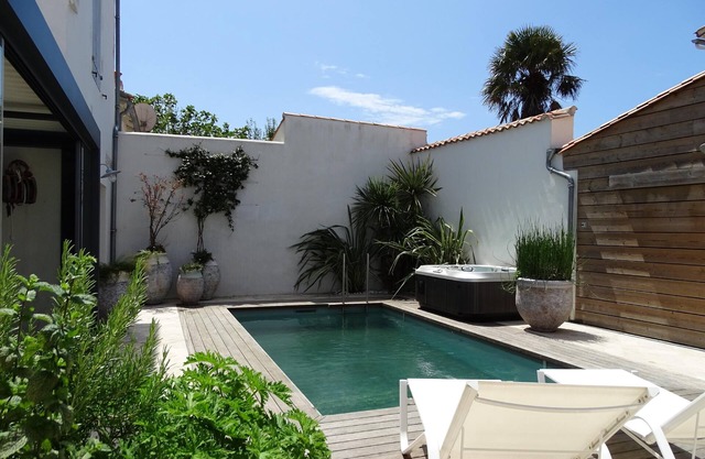 Villa CLOS NERAUD with swimming pool and spa
