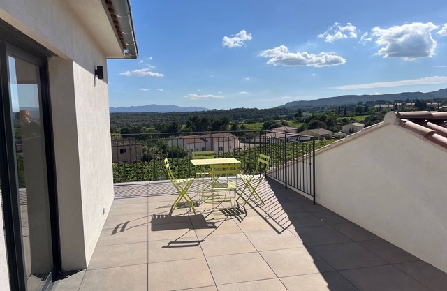 Villa contemp. 210m2 near Aix en Provence Ste-Victoire superb view Swimming pool
