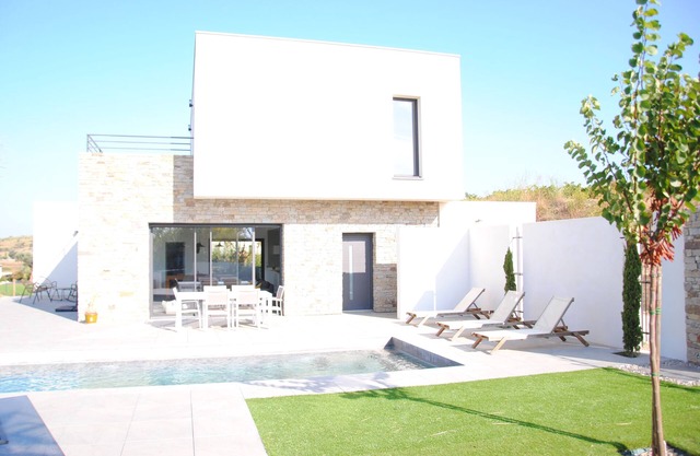 Villa Contemporaine Avec Piscine à Débordement
