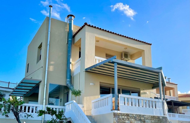 Villa Cook with pool and terraces with sea views