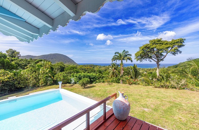 Villa Cyann, sea view with pool