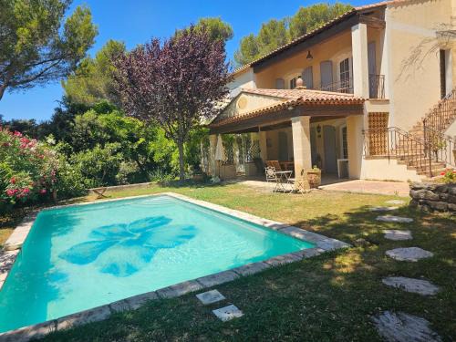 Villa de 240 m2 au calme avec piscine