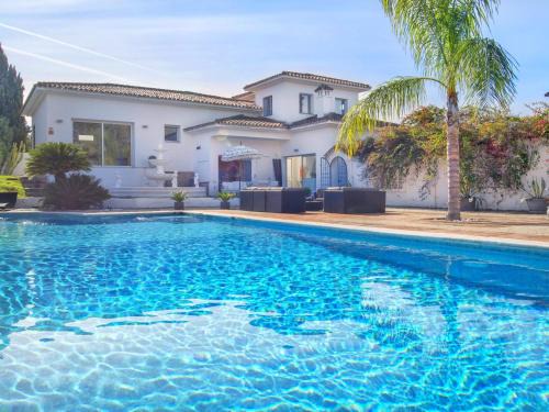 Villa de 6 dormitorios en Marbella con spa y piscina privada - ES-175-10