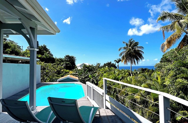 Villa De Théa pool and sea view
