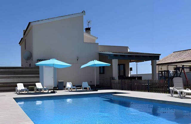 Villa deluxe with private pool, BBQ and A/C