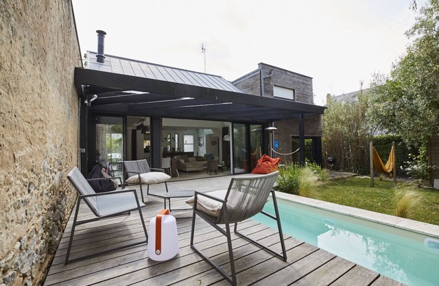 Villa downtown Port with pool, garden, parking, near beaches.