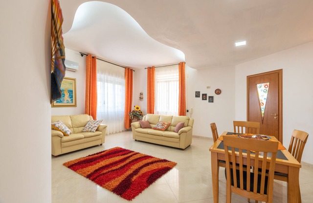 Villa 'Elisir Del Golfo' with sea view, shared garden and Wi-Fi