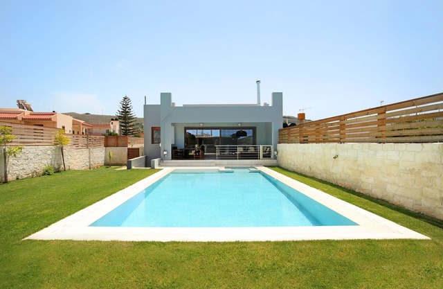 Villa Elpida, 4 bedrooms with private pool