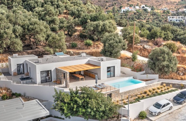 Villa Eolos - Four Bedroom Villa, Sleeps 10