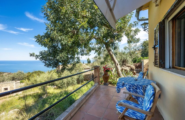 Villa "Es Porcho" with Private Garden & Wi-Fi