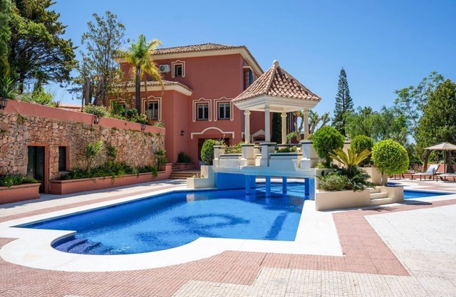 Villa Florez Mijas - Eight Bedroom Villa, Sleeps 16