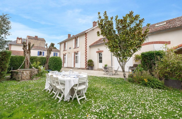 Villa for 7 adults, 1 child, 400m from the sea