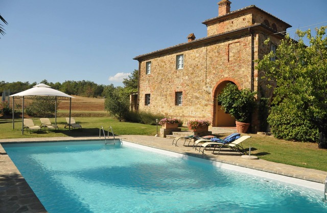 Villa Gagnoni for 10p with private pool and large garden; airco in all bedrooms.