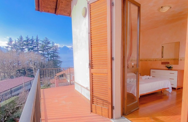 Villa "Garden Valentina" near Lake Como with Terrace, Balcony, Lake & Mountain View