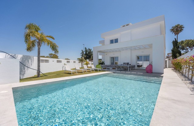 Villa 'Habana' with Lake View, Wi-Fi and Air Conditioning