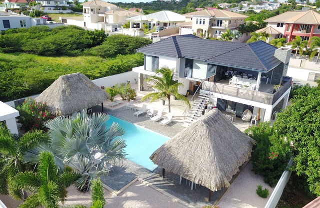 Villa Hasta La Vista Royal: Unforgettable Luxury in Curacao
