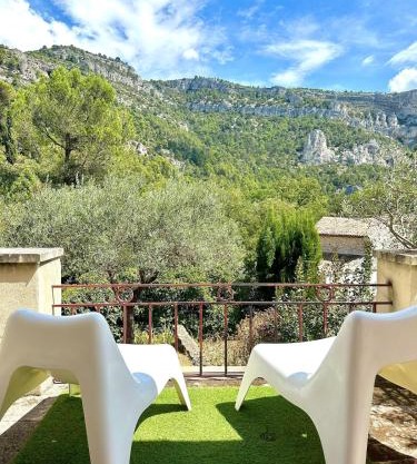 Villa Hélène in the heart of the center of Fontaine de Vaucluse