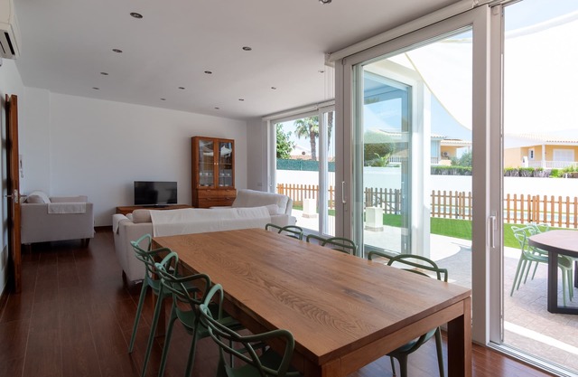 Villa Houses - Villa Alta Calidad con Piscina y Jardín. A 5 Minutos de la Playa