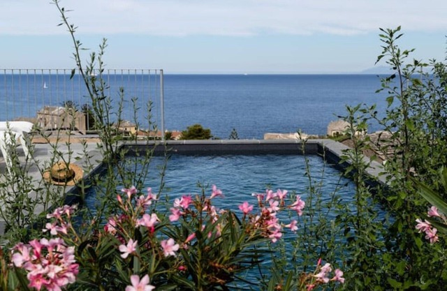 Villa HUGO, New, 8 pers, heated pool,