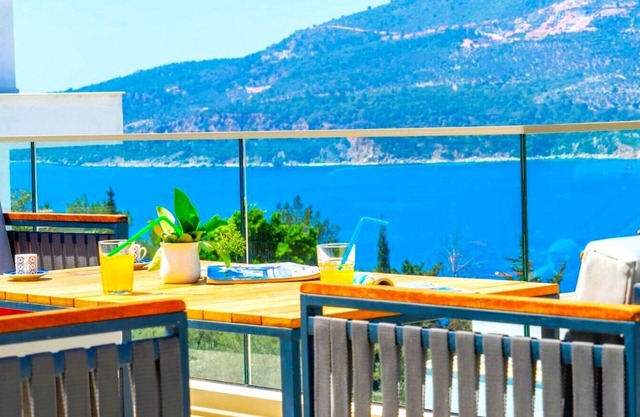 Villa Icon - Luxury Mediterranean Escape for the Family